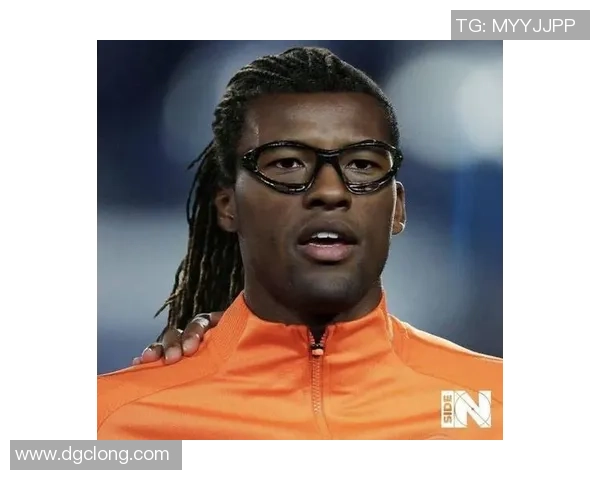 泰国黄毛足球明星的传奇故事与成就揭秘 泰国黄毛足球明星的传奇故事与成就揭秘