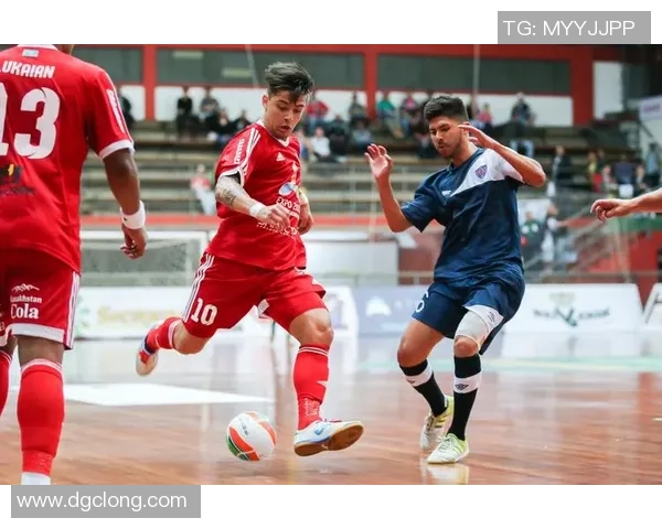 重庆足球队盯防策略分析及其在比赛中的成败得失探讨 重庆足球队盯防策略分析及其在比赛中的成败得失探讨